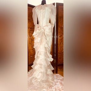 Vintage Oscar de la Renta 💯 silk wedding dress